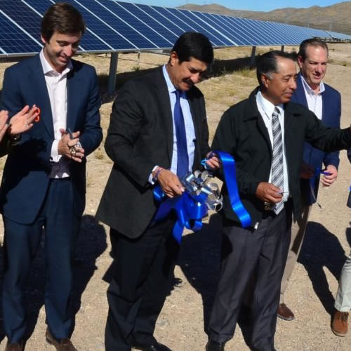 El segundo parque solar del estado fue inaugurado por el gobernador Javier Corral Jurado, la secretaria de Innovación y Desarrollo Económico, Alejandra de la Vega, el presidente municipal, Arturo Zubía Fernández y Jaime Pérez de Laborda, director en jefe de la firma.