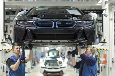 ›› Se tiene previsto que la llegada de BMW ayudará a generar la creación de 20 mil empleos indirectos dentro del sector manufacturero en los próximos cinco años después de su inauguración.