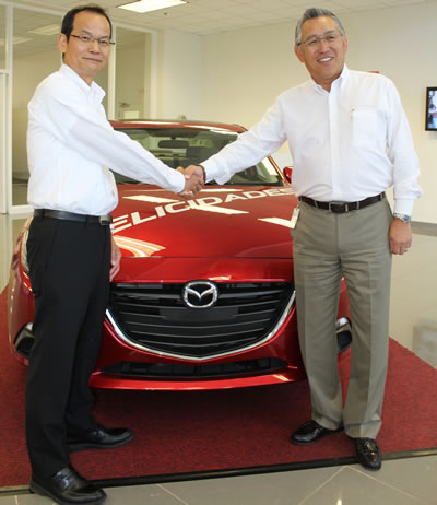 Chiharu Mizutani,    actual  Presidente y CEO de Mazda México   y  Keishi Egawa antecesor