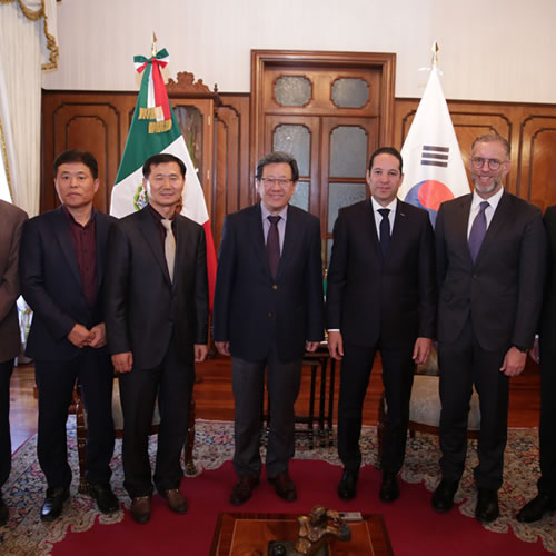 Francisco Domínguez, Gobernador de Querétaro, se reunió́ con el embajador de Corea y empresarios de ese país.
