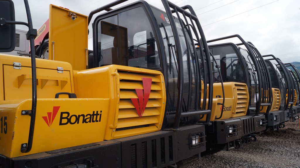Autoridades  estatales, municipales y directivos de la compañía realizaron el corte de listón de la nueva sede de Bonatti.