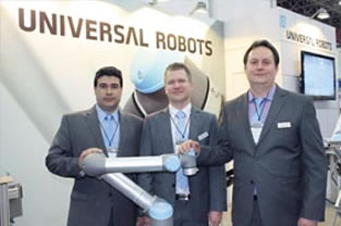 ›› Nuno Pires, Gerente de Soporte Técnico Latinoamérica de Universal Robots; Stefan Tøndering Stubgaard, Gerente de Área de Soporte Técnico de Universal Robots y  Alexandre Cassanello Amaralj, Gerente de Ventas de Latinoamérica de Universal Robots.