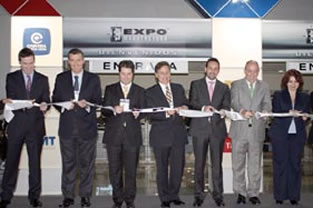 ›› Directivos y representantes gubernamentales en el arranque de Expo Manufactura 2014.