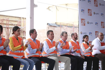 ›› Presentan inversión de The Home Depot.