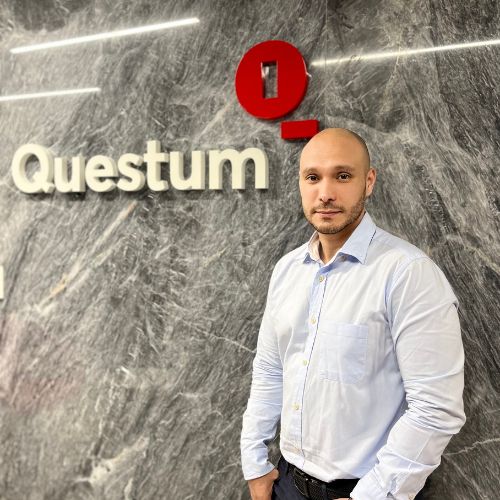 Encargado de compras de Questum.