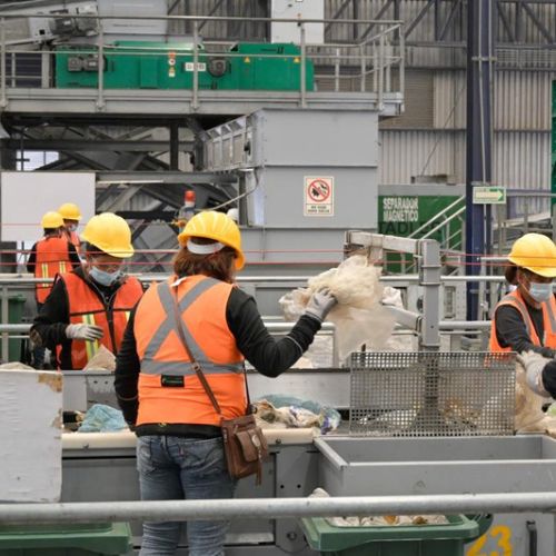 The protocol ceremony took place at the plant's facilities, located in the Juan Morales neighborhood of Cuautla Morelos, and was attended by executives from Greenback Recycling Technologies and Nestlé, as well as the governor of the state, Cuauhtémoc Blanco, and various authorities.