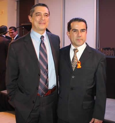 ››Presidente saliente Carlos Mier Padrón en compañía del nuevo presidente de la directiva, Guillermo Aldrett Rodríguez