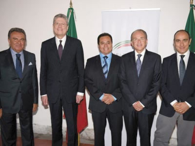 ›› Al evento acudió el Embajador de Italia en México, Alessandro Bussaca (segundo de izq. A der.) Y el Gobernador del San Luis Potosí,  Juan Manuel Carreras .