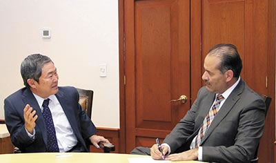 ›› El Cónsul Yasuhisa Suzuki, se reunió con el Gobernador Martín Orozco Sandoval en el Palacio de Gobierno.<br />