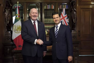 ›› Peter Cosgrove y Enrique Peña Nieto informan que el comercio y la inversión entre México y Australia están en aumento.