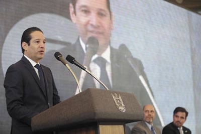 ›› Francisco Domínguez Servién, Gobernador de Querétaro recibió la visita de extranjeros.