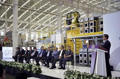 ›› En el evento estuvieron presentes directivos de la empresa, entre ellos: Armando Garza Sada, Presidente del Consejo; Álvaro Fernández, Director General del Grupo; Armando Tamez, Director General de NEMAK, así como trabajadores de la compañía que hacen posible dicha inauguración, y el Presidente de México, Enrique Peña Nieto.