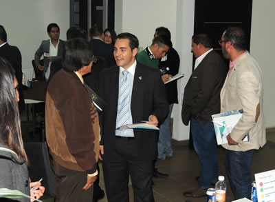 ›› Durante el séptimo Networking Nigth en la ciudad de Toluca se reunieron cerca de 100 empresarios que intercambiaron tarjetas, cerraron negocios y formaron nuevas alianzas empresariales.