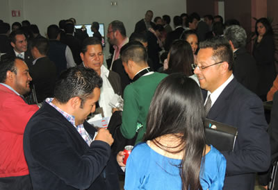 ›› Durante el séptimo Networking Nigth en la ciudad de Toluca se reunieron cerca de 100 empresarios que intercambiaron tarjetas, cerraron negocios y formaron nuevas alianzas empresariales.