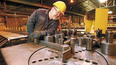 ›› Nucor JFE Steel se especializa en la fabricación de láminas de acero galvanizado para la industria automotriz.
