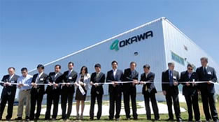 ›› Directivos de la compañía Okawa y representantes gubernamentales en la inauguración.