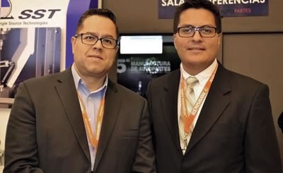 ›› Víctor Mora, Director de Asahi Kasei Plastics México y Rodrigo Orozco, Desarrollo de Aplicaciones de la empresa.