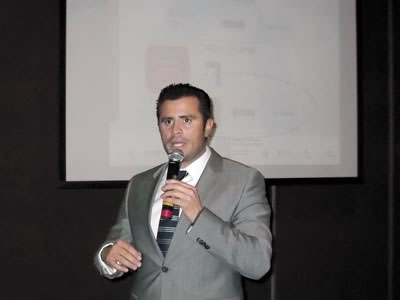 ›› René Mendoza Acosta durante la presentación del proyecto del CAPIM que se realizó en Querétaro.