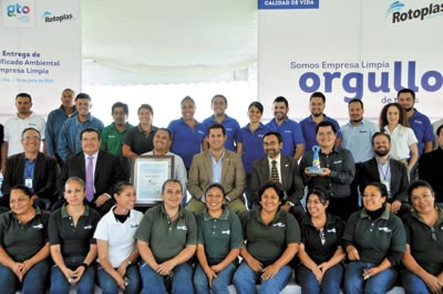 ›› Equipo de trabajo de Rotoplas.