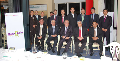 ›› Fernado Turner, Secretario de Desarrollo Econòmico de Nuevo León, acompañado de otros representantes de Gobierno, y con empresarios nipones.