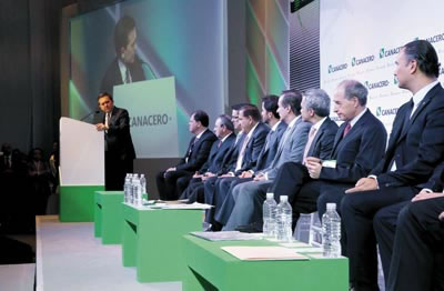 ›› Directivos y representantes del sector durante el V Congreso de la Industria Siderúrgica Mexicana.