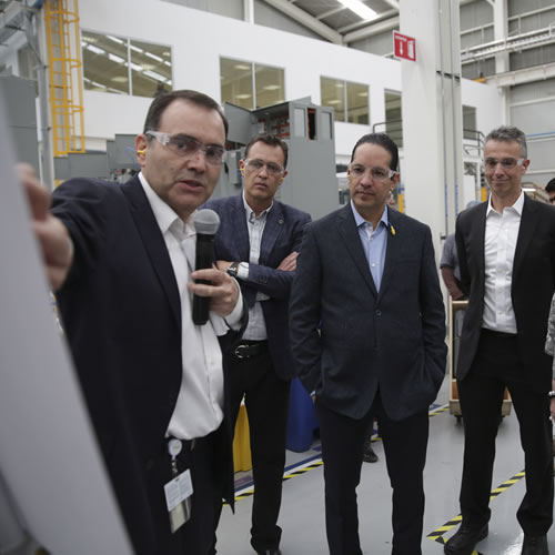 El gobernador de Querétaro, Francisco Domínguez encabezó la inauguración de la nueva línea de producción de Siemens.