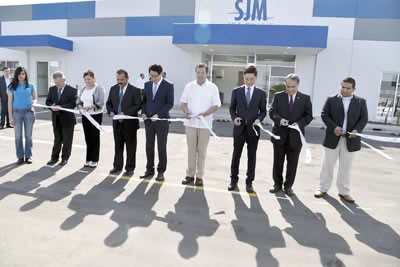 ›› La inauguración fue encabezada por autoridades y directivos de SJM Flex.