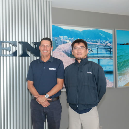 Miguel Rodríguez, senior manager del área de ventas y Keisuke Takama, gerente de planta de Seiren Viscotec México.