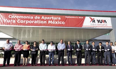 ›› Cortan listón inaugural de la planta Yura Corporation con sede en Coahuila.